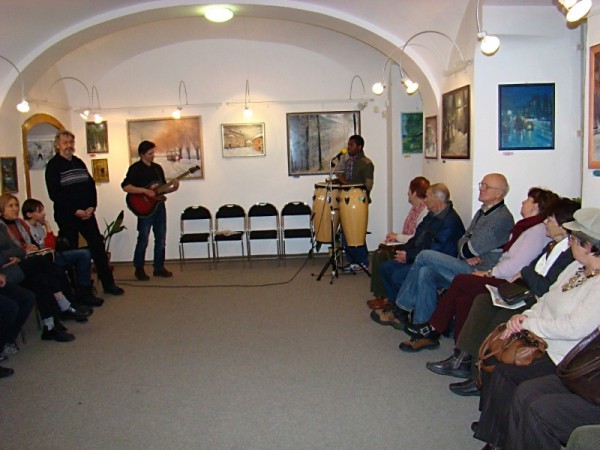3.-hudebni-produkce-v-podani-duo-charisma.-web.jpg